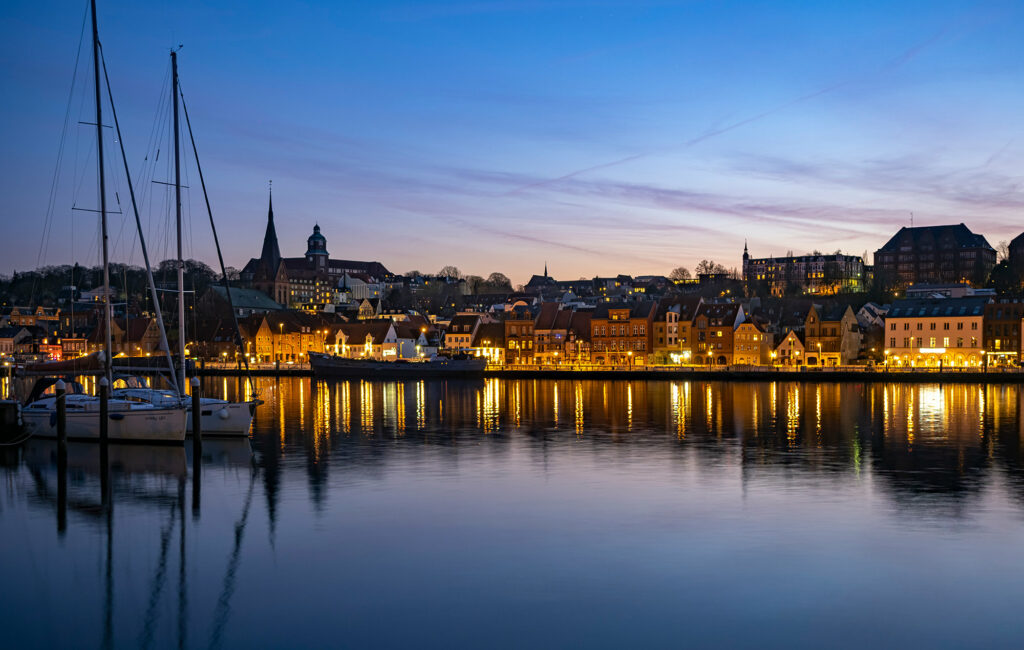 Poster: Flensburger Hafen zur blauen Stunde