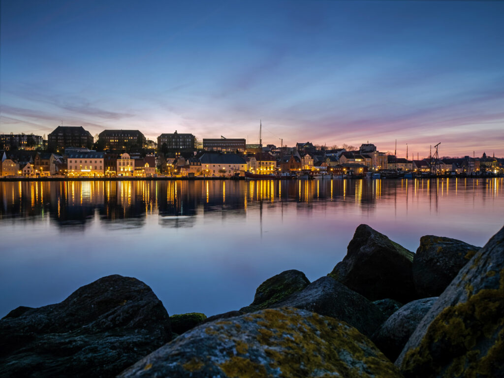 Flensburger Hafen bei Nacht 2